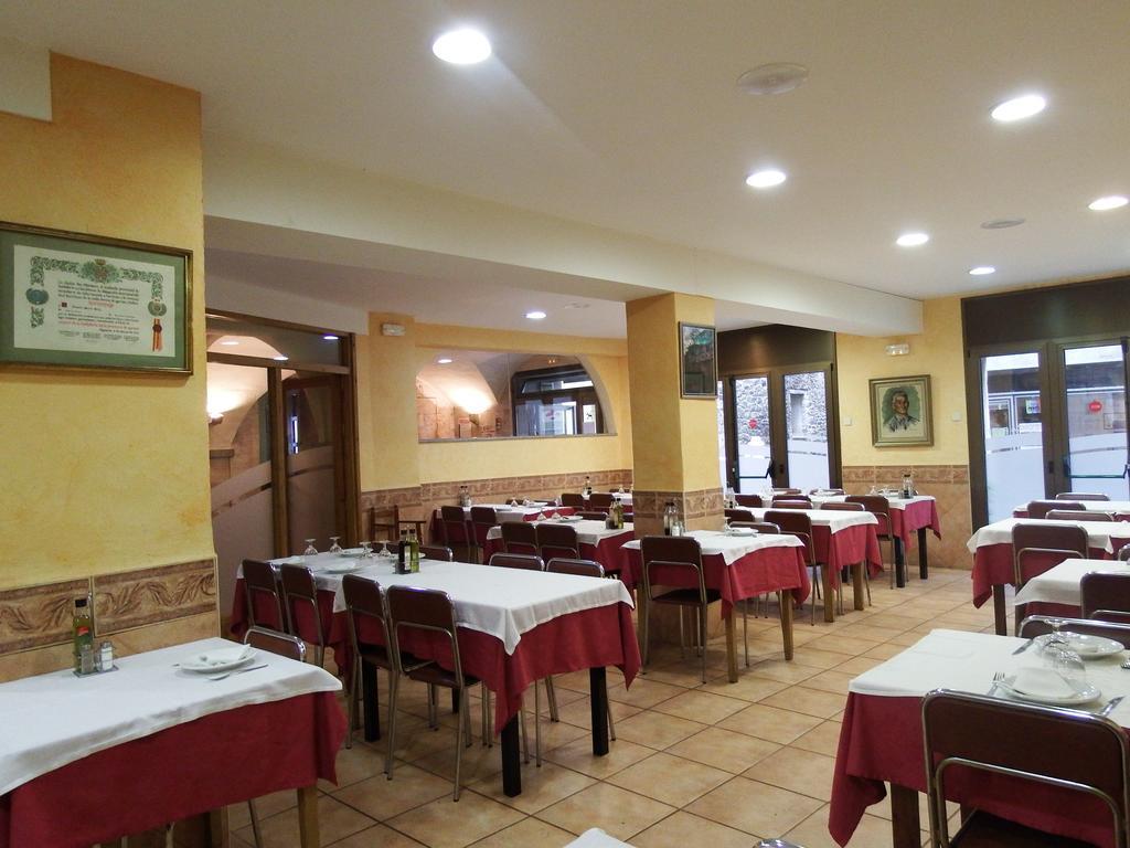 Apartamentos Fonda Finet Sant Feliu De Pallerols Exterior photo