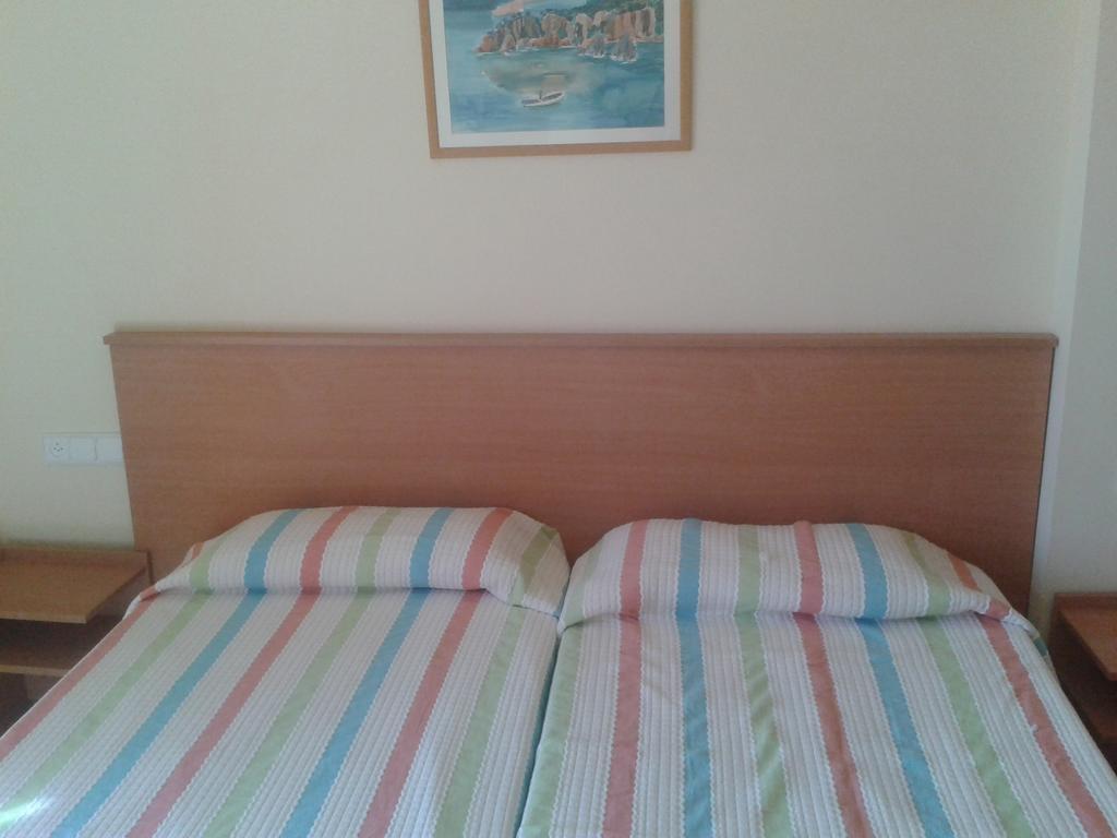 Apartamentos Fonda Finet Sant Feliu De Pallerols Room photo